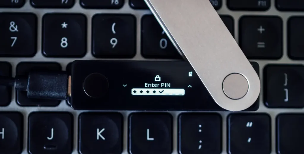 Crypto Hardware Wallet: What It Is and Why Businesses Use It